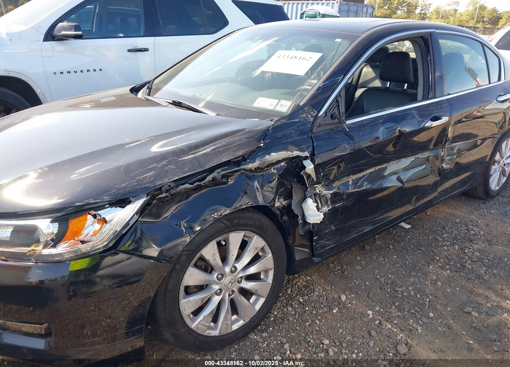 2013 HONDA ACCORD VIN: 1HGCR2F82DA109007
