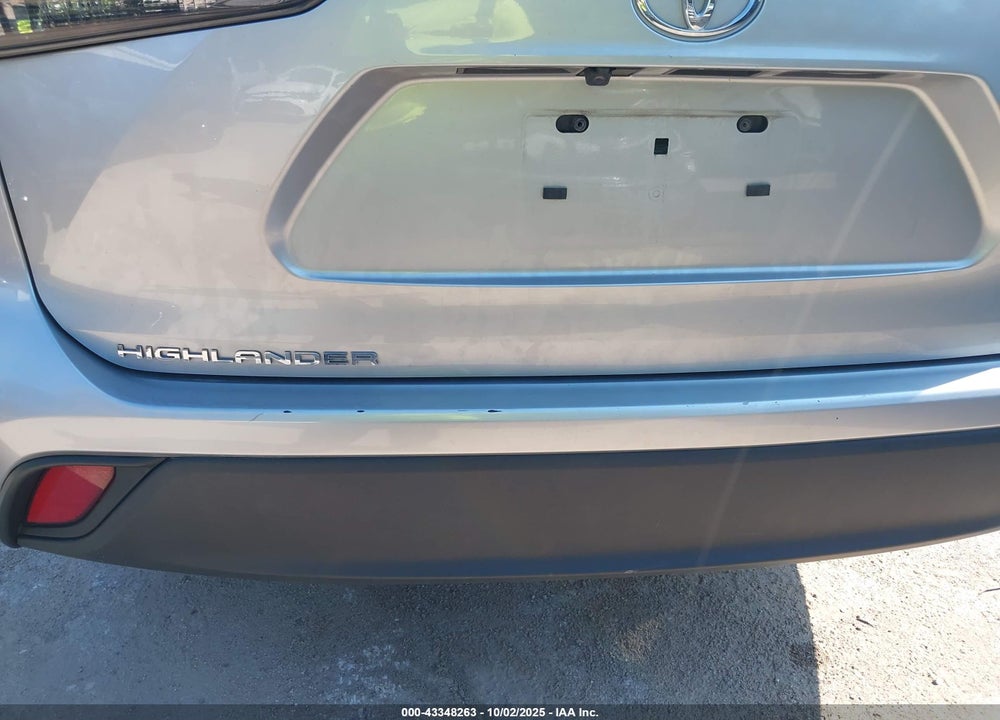 2023 TOYOTA HIGHLANDER XLE VIN: 5TDKDRAH6PS011744