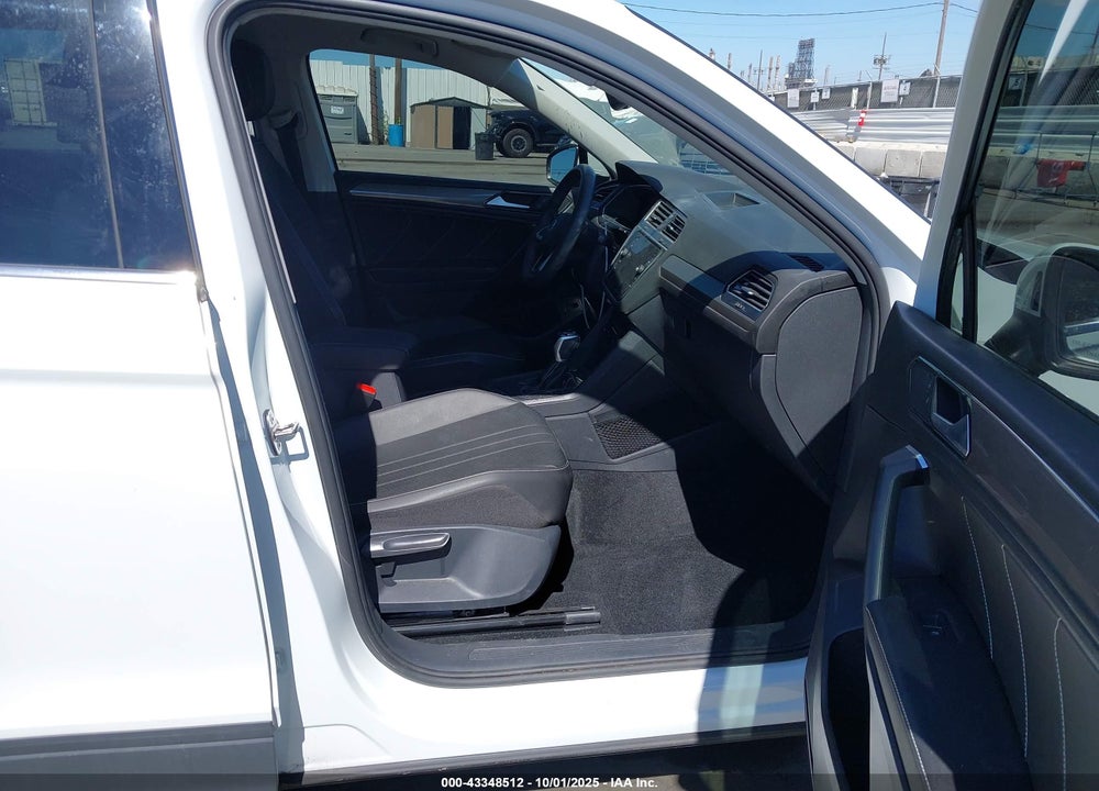 2022 VOLKSWAGEN TIGUAN VIN: 3VV3B7AX2NM171088