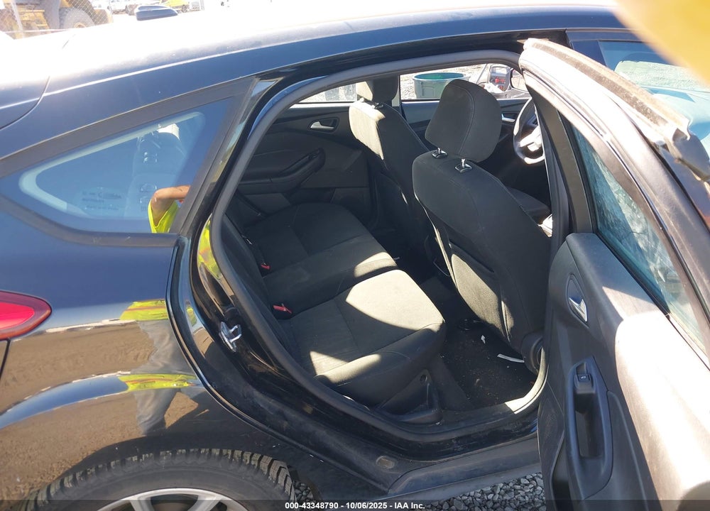 2015 FORD FOCUS VIN: 1FADP3K27FL307174