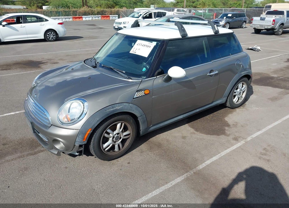 2011 MINI COOPER VIN: WMWSU3C57BT098917