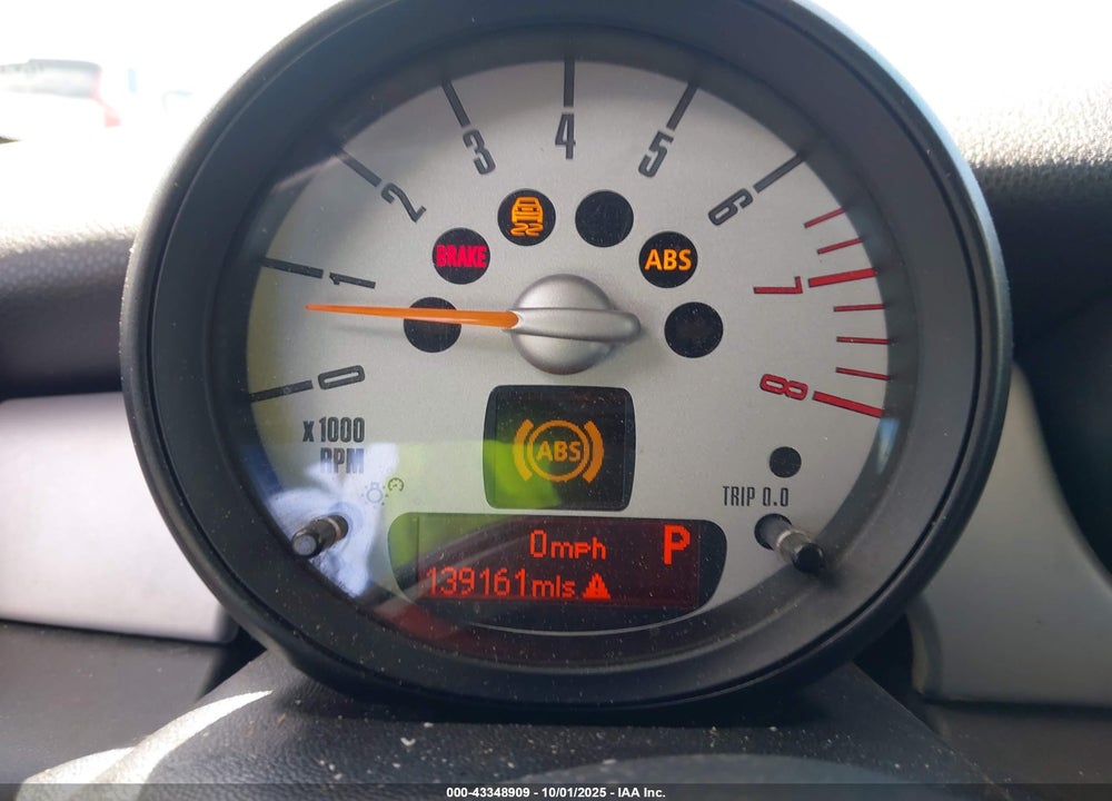 2011 MINI COOPER VIN: WMWSU3C57BT098917