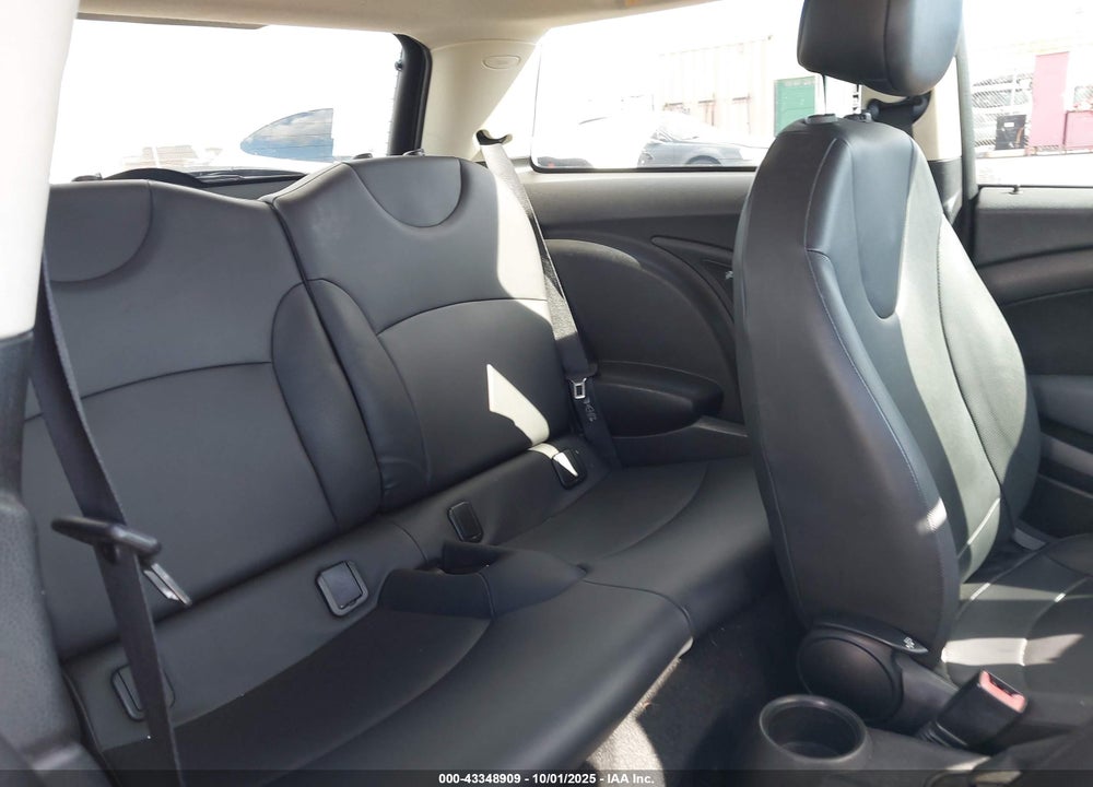2011 MINI COOPER VIN: WMWSU3C57BT098917