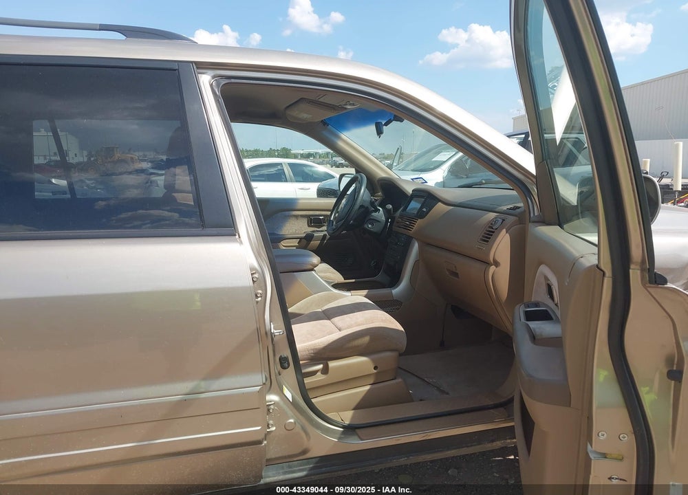 2005 HONDA PILOT EX VIN: 5FNYF18465B010443