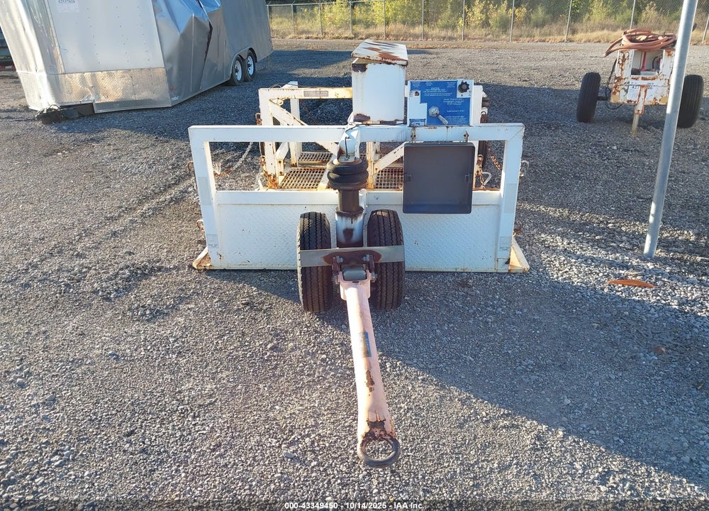 2004 EQUIPMENT GSE 8784 VIN: 00000000000017296