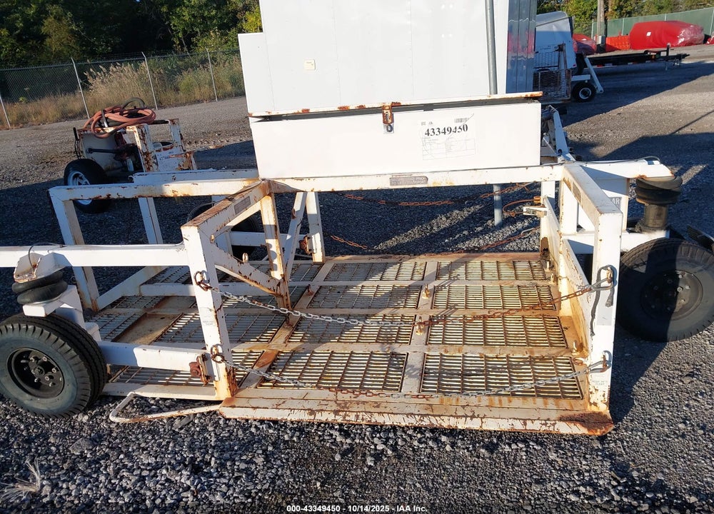 2004 EQUIPMENT GSE 8784 VIN: 00000000000017296
