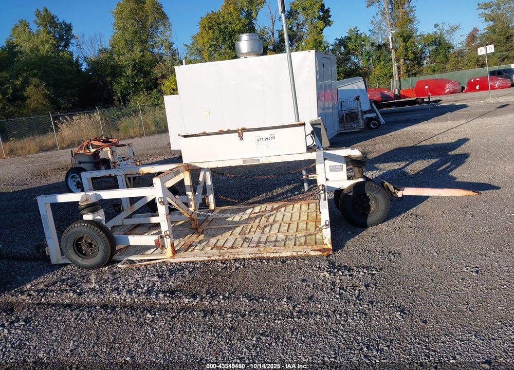 2004 EQUIPMENT GSE 8784 VIN: 00000000000017296