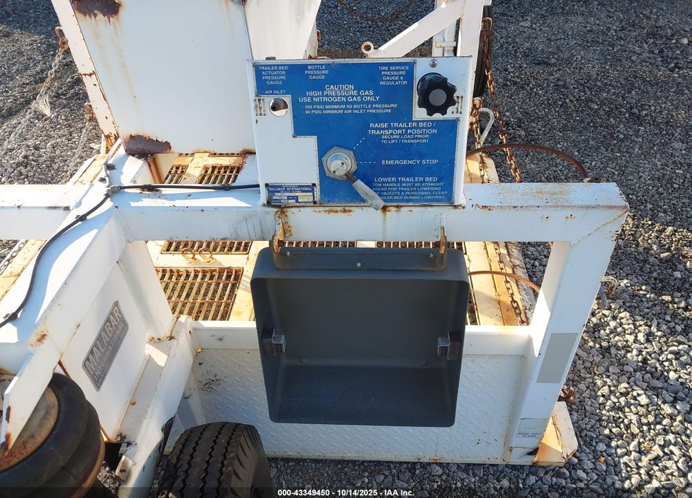 2004 EQUIPMENT GSE 8784 VIN: 00000000000017296