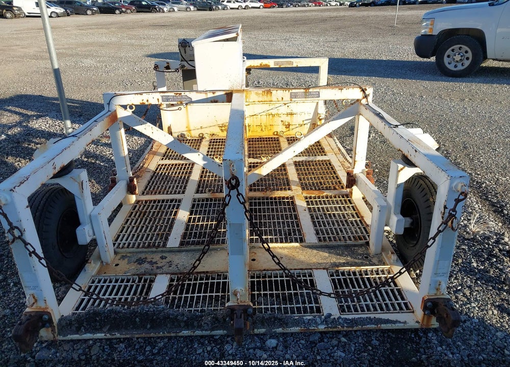 2004 EQUIPMENT GSE 8784 VIN: 00000000000017296