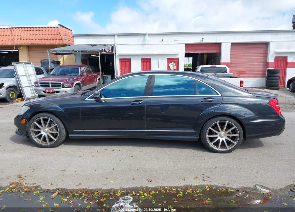 2011 MERCEDES-BENZ S 550 VIN: WDDNG7BB4BA386594