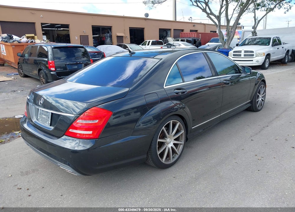 2011 MERCEDES-BENZ S 550 VIN: WDDNG7BB4BA386594