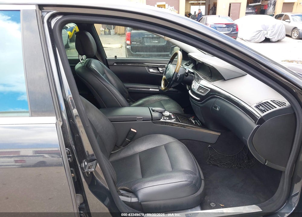 2011 MERCEDES-BENZ S 550 VIN: WDDNG7BB4BA386594