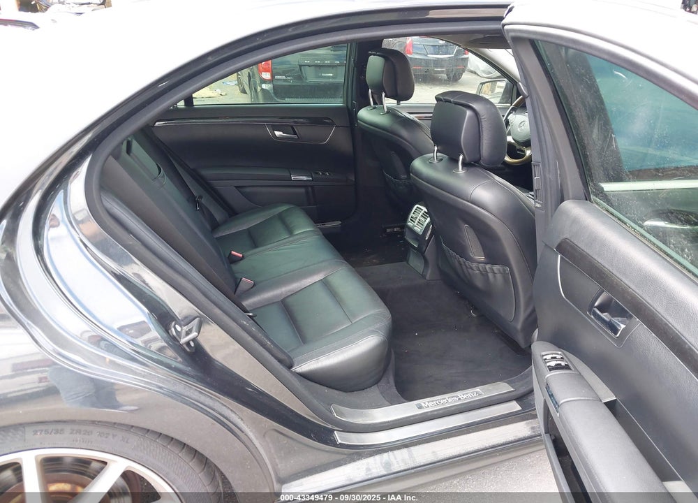 2011 MERCEDES-BENZ S 550 VIN: WDDNG7BB4BA386594