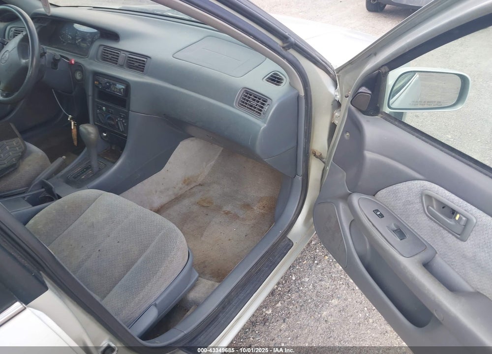 2000 TOYOTA CAMRY LE V6 VIN: 4T1BF22K7YU104440