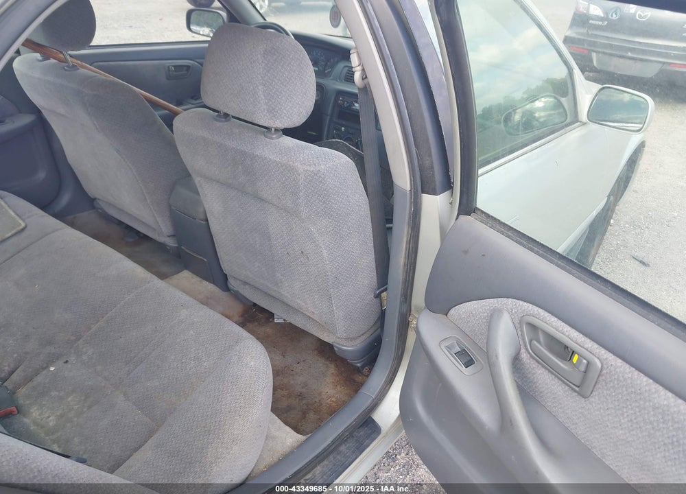 2000 TOYOTA CAMRY LE V6 VIN: 4T1BF22K7YU104440