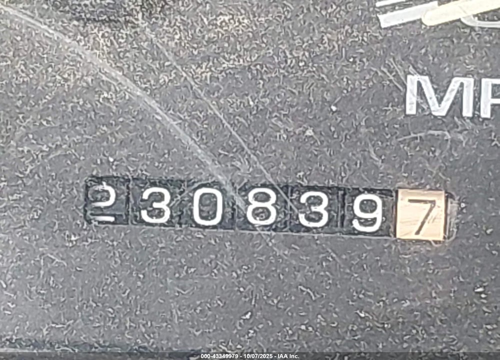 1999 GMC SUBURBAN 1500 SL VIN: 3GKFK16R7XG503647