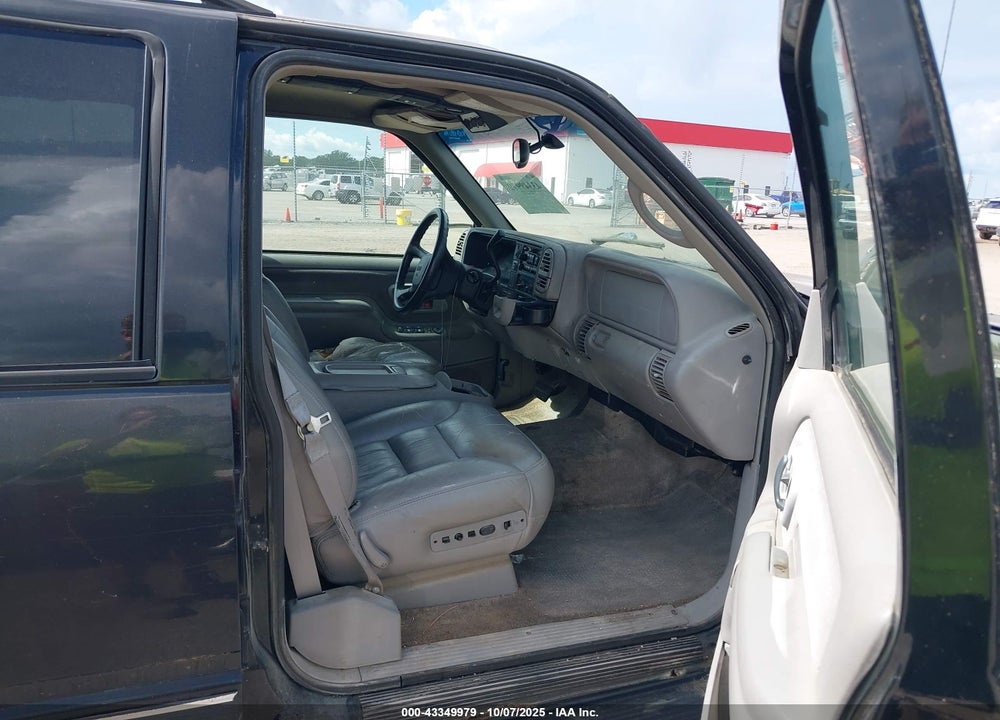 1999 GMC SUBURBAN 1500 SL VIN: 3GKFK16R7XG503647
