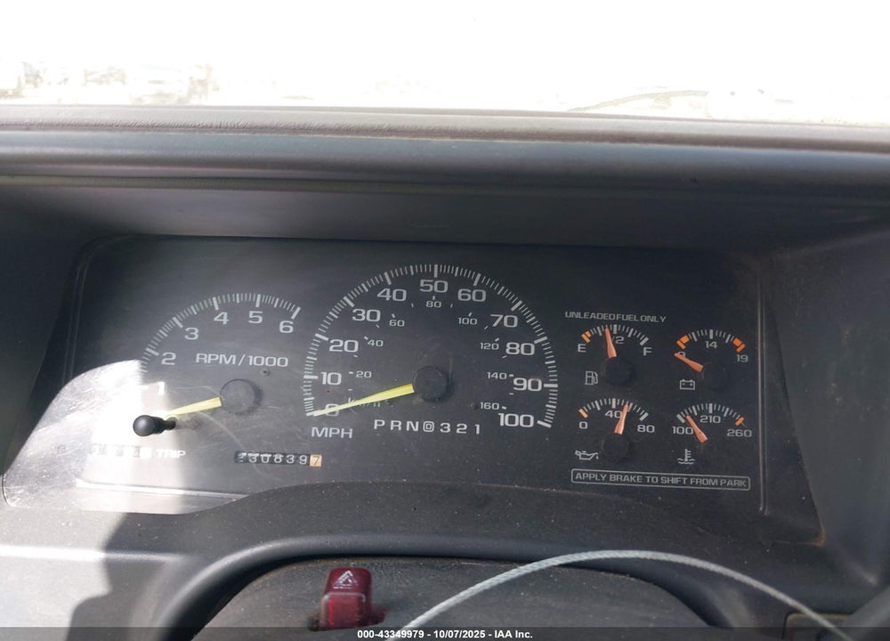 1999 GMC SUBURBAN 1500 SL VIN: 3GKFK16R7XG503647