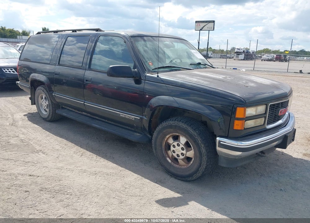1999 GMC SUBURBAN 1500 SL VIN: 3GKFK16R7XG503647