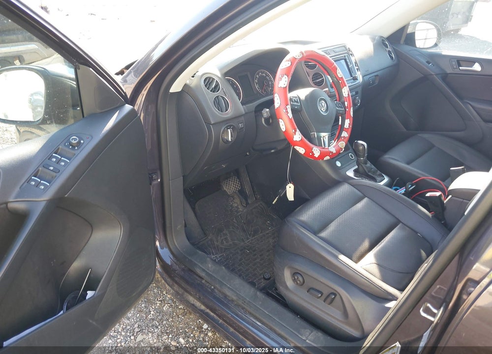 2016 VOLKSWAGEN TIGUAN VIN: WVGAV7AX6GW537887