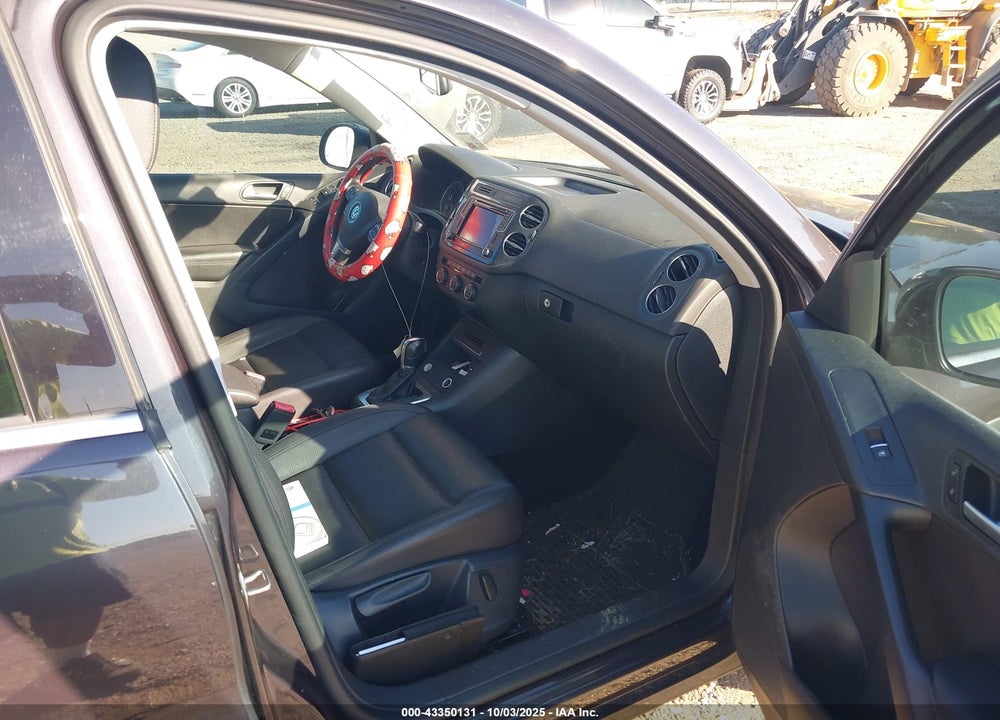 2016 VOLKSWAGEN TIGUAN VIN: WVGAV7AX6GW537887