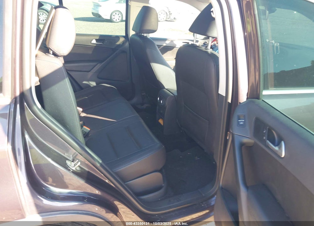 2016 VOLKSWAGEN TIGUAN VIN: WVGAV7AX6GW537887