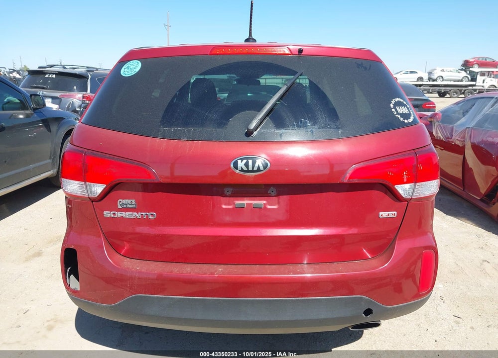 2015 KIA SORENTO LX VIN: 5XYKT3A67FG643307