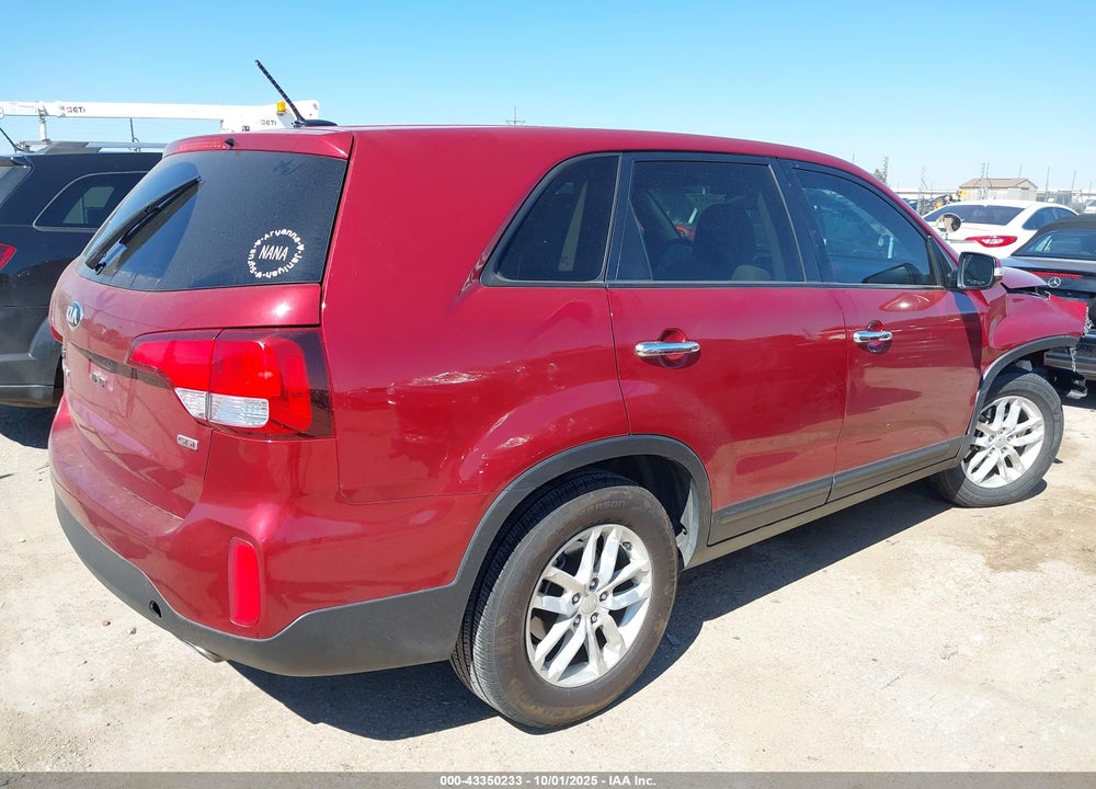 2015 KIA SORENTO LX VIN: 5XYKT3A67FG643307