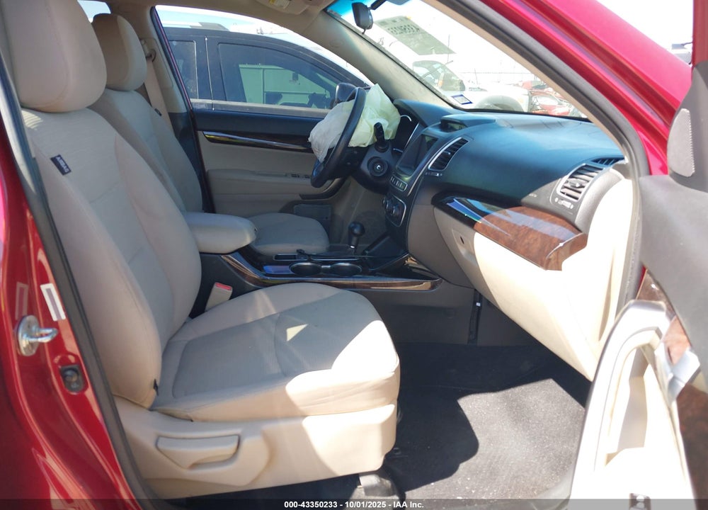 2015 KIA SORENTO LX VIN: 5XYKT3A67FG643307