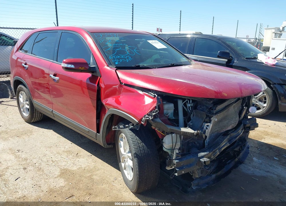 2015 KIA SORENTO LX VIN: 5XYKT3A67FG643307