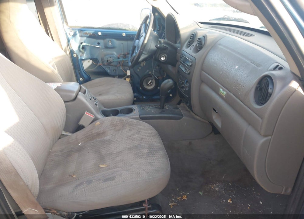 2003 JEEP LIBERTY SPORT VIN: 1J4GK48K13W568596