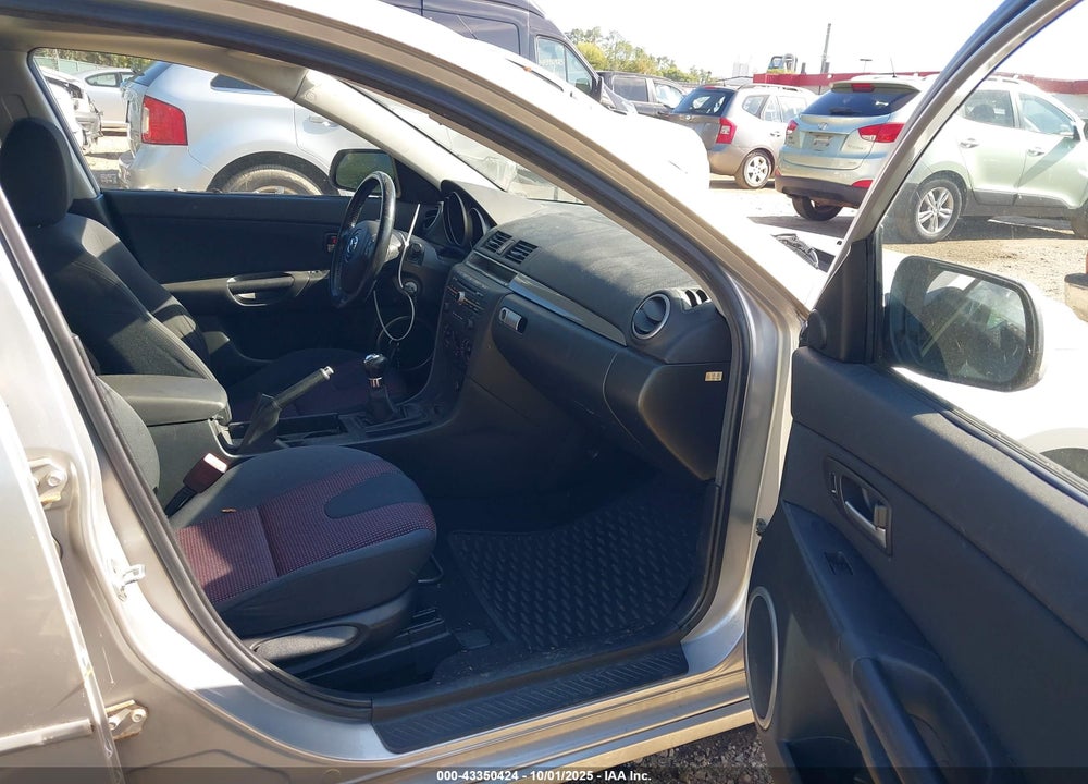 2005 MAZDA 3 S VIN: JM1BK343951285050