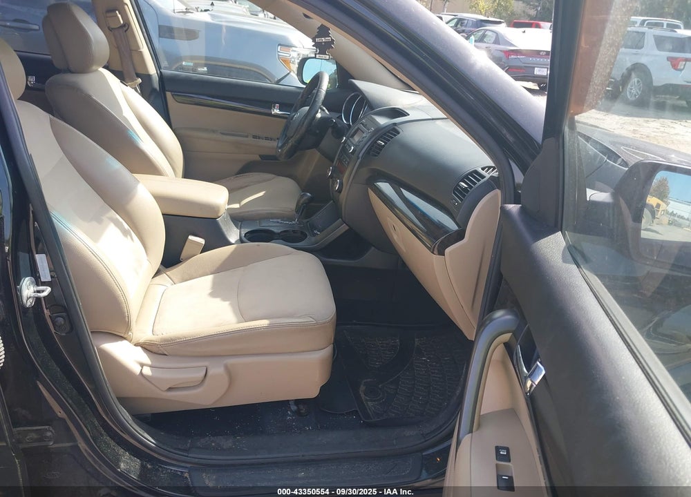 2011 KIA SORENTO VIN: 5XYKUCA19BG147484
