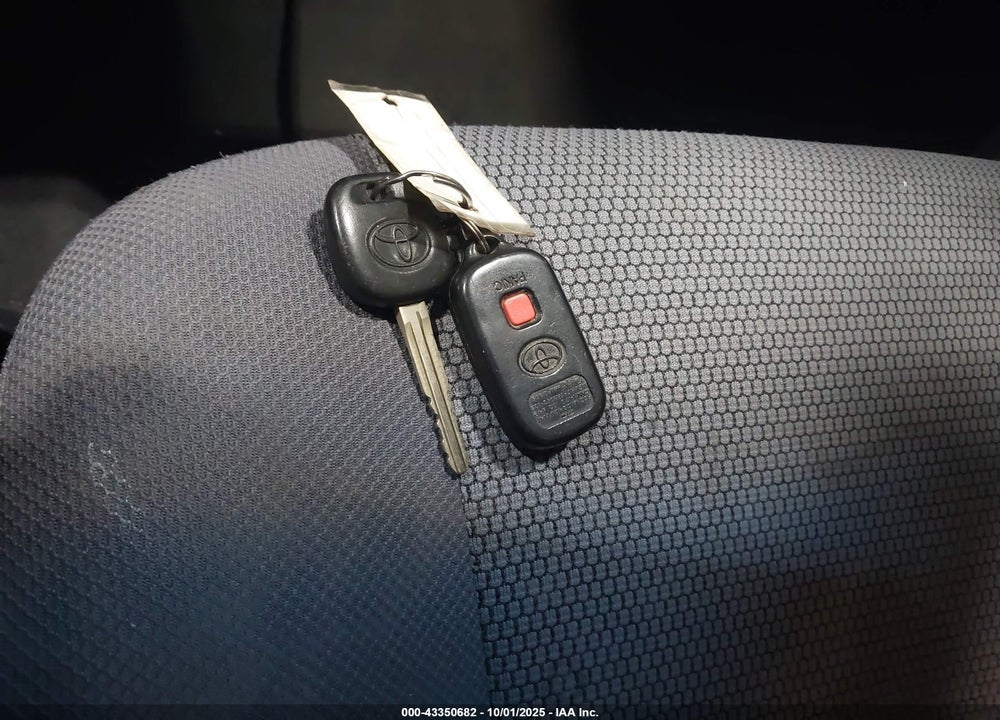 2006 TOYOTA MATRIX/XR VIN: 2T1KR32E66C589465