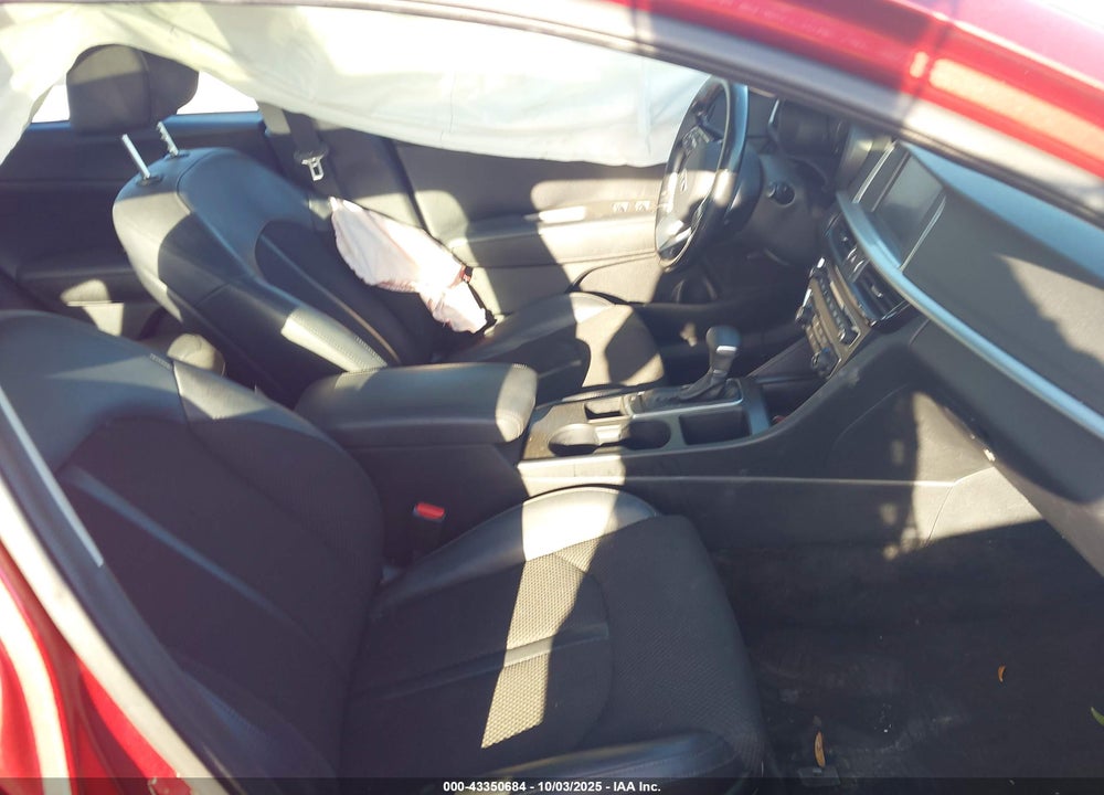2019 KIA OPTIMA S VIN: 5XXGT4L33KG355605
