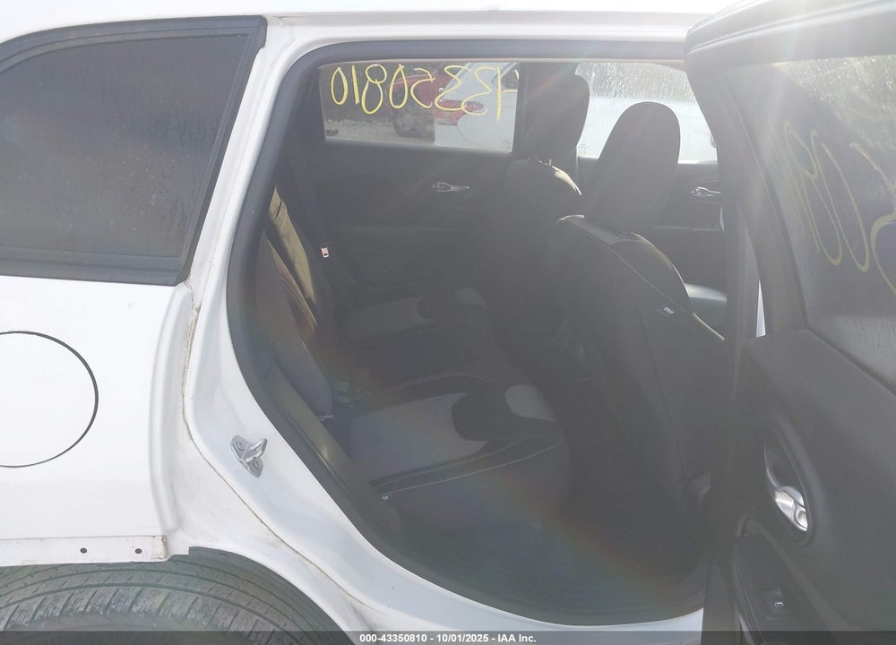 2016 JEEP CHEROKEE VIN: 1C4PJLAB8GW372948
