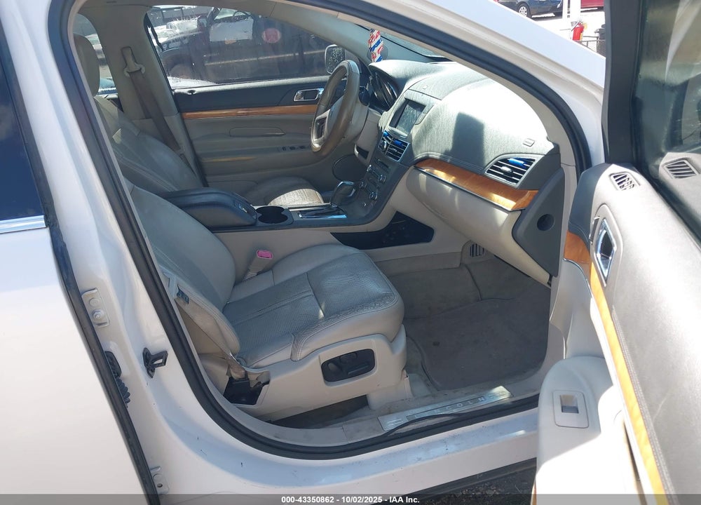 2011 LINCOLN MKT VIN: 2LMHJ5FR9BBJ52766