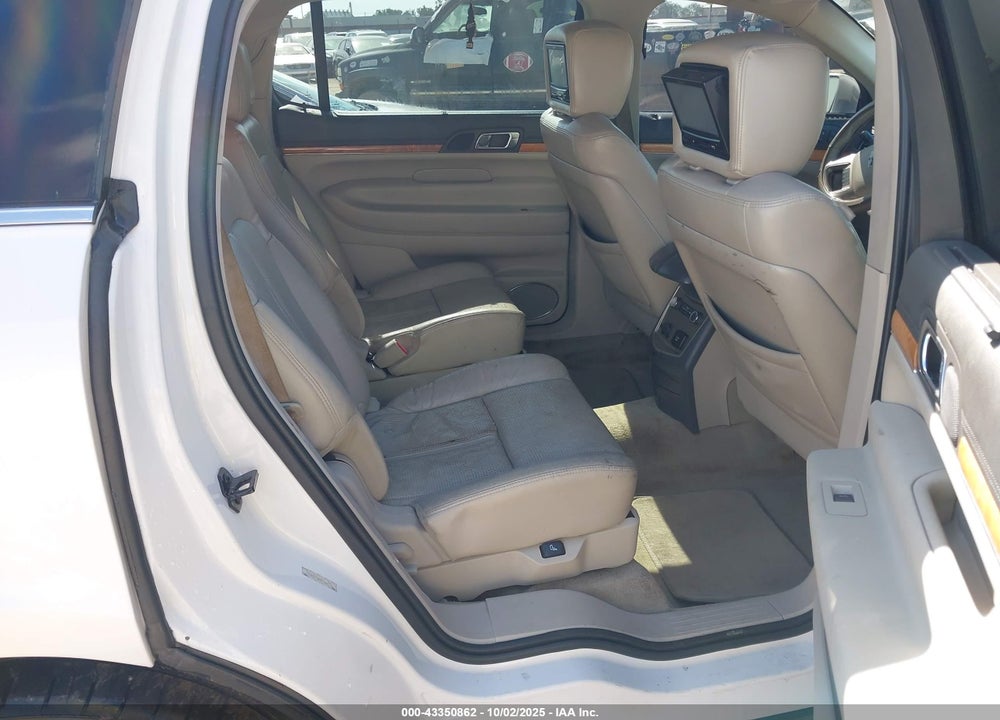 2011 LINCOLN MKT VIN: 2LMHJ5FR9BBJ52766