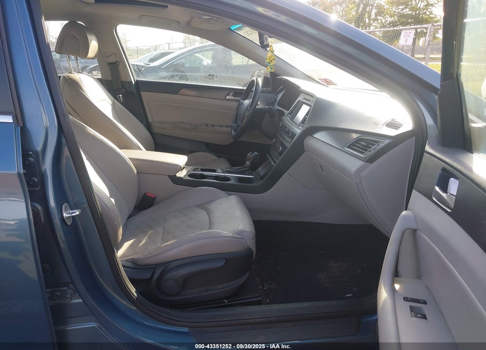 2016 HYUNDAI SONATA VIN: 5NPE34AF8GH433988