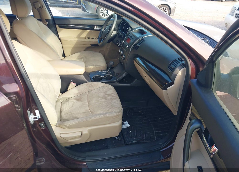 2011 KIA SORENTO VIN: 5XYKT4A20BG066889