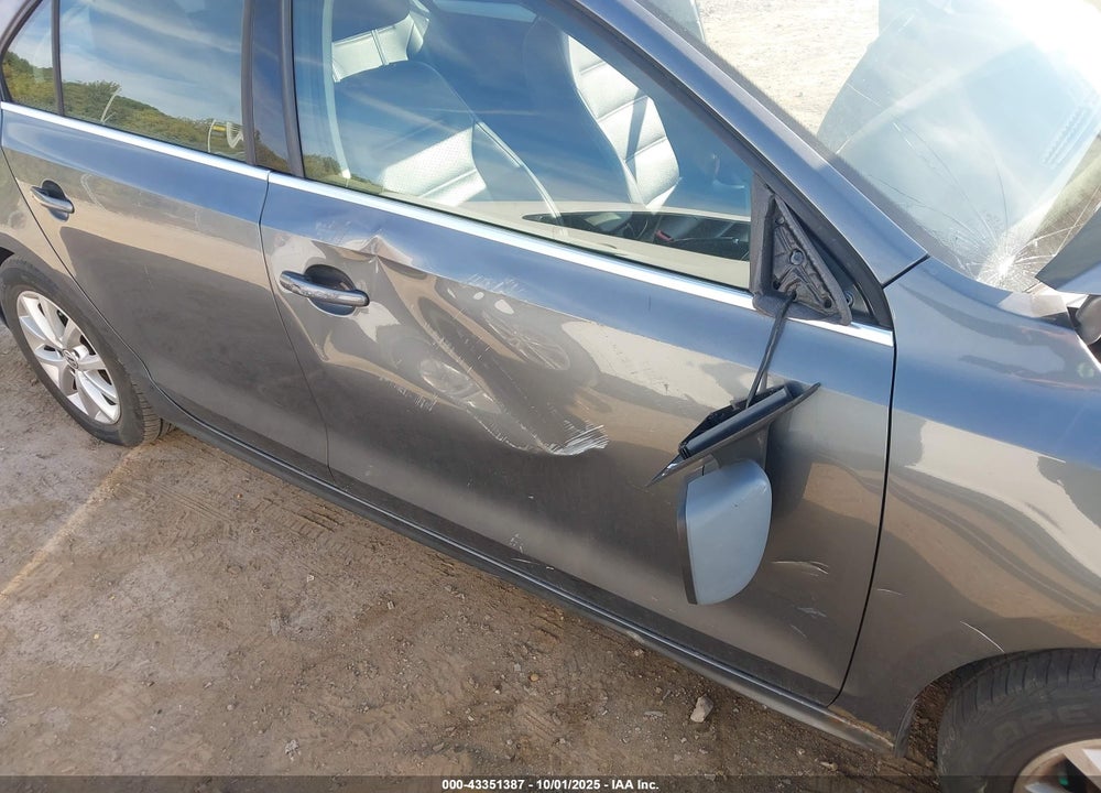 2014 VOLKSWAGEN JETTA VIN: 3VWD17AJ1EM393393