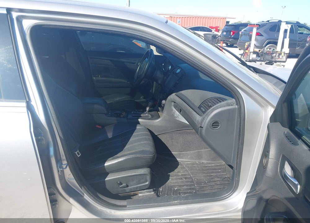 2014 CHRYSLER 300 VIN: 2C3CCABT5EH118814