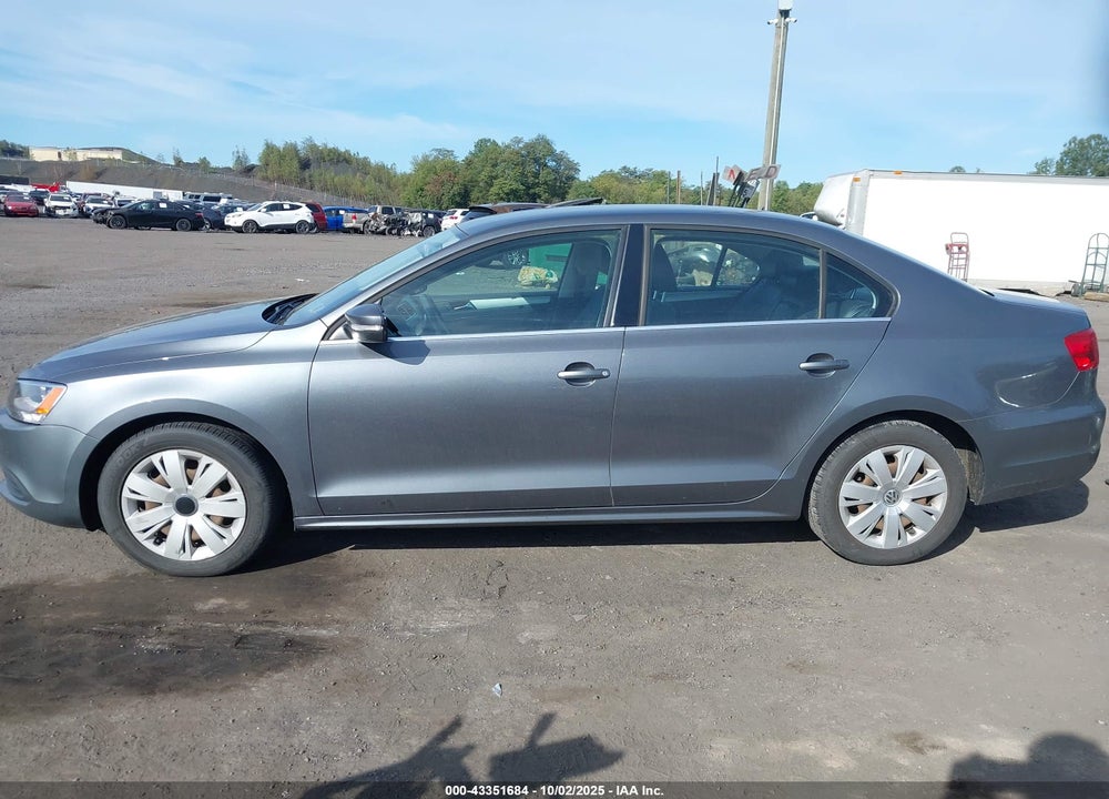 2013 VOLKSWAGEN JETTA 2.5L SE VIN: 3VWDP7AJ9DM219875
