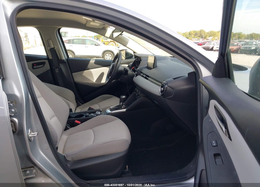 2020 TOYOTA YARIS LE VIN: 3MYDLBJV7LY705937