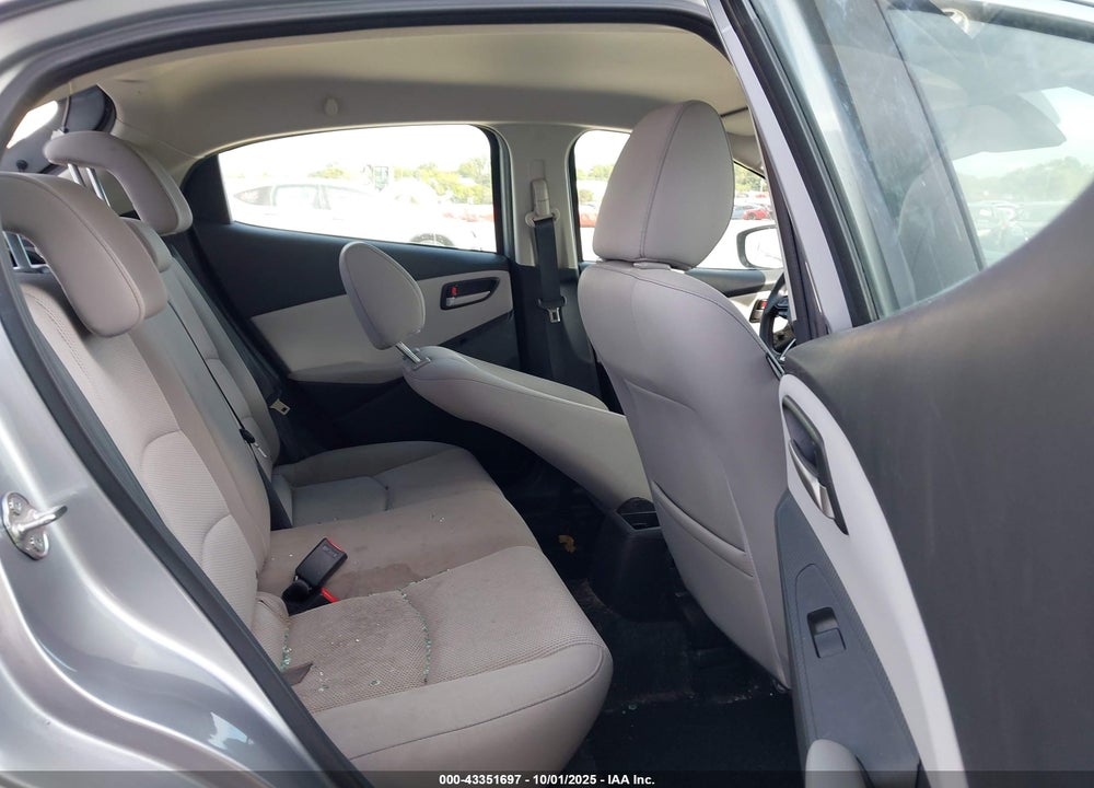 2020 TOYOTA YARIS LE VIN: 3MYDLBJV7LY705937