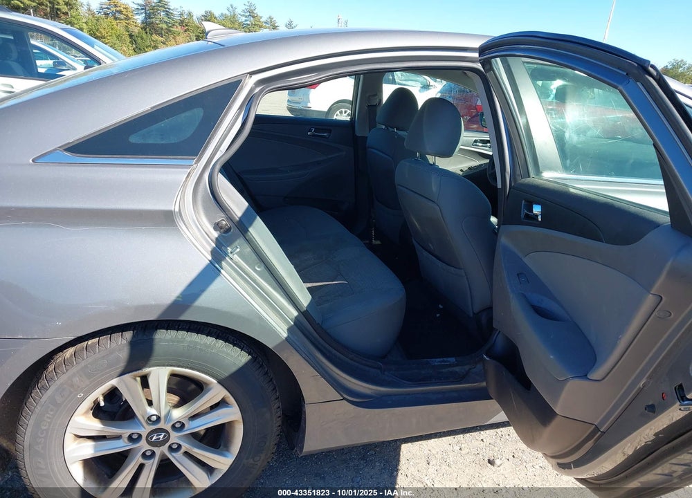 2014 HYUNDAI SONATA VIN: 5NPEB4AC8EH931131