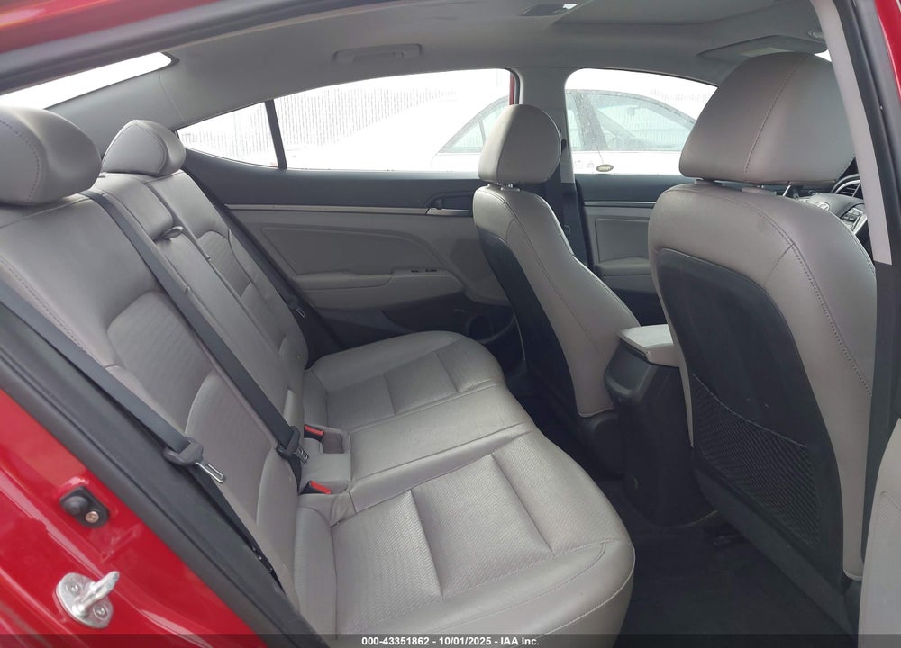 2017 HYUNDAI ELANTRA VIN: KMHD84LF4HU358834