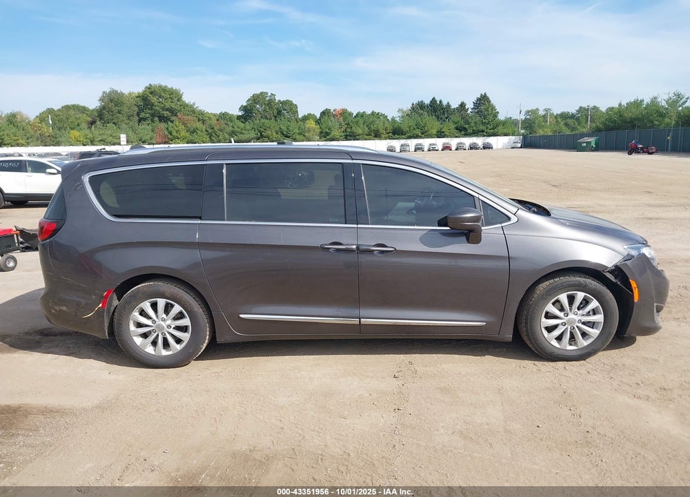 2018 CHRYSLER PACIFICA TOURING L VIN: 2C4RC1BG9JR233607