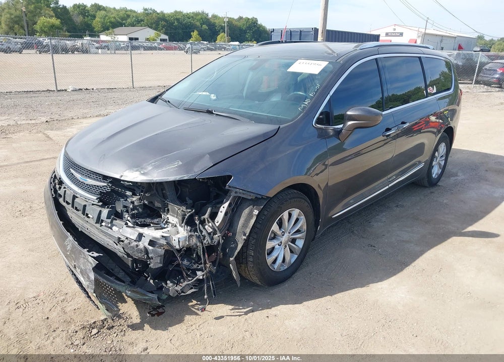 2018 CHRYSLER PACIFICA TOURING L VIN: 2C4RC1BG9JR233607