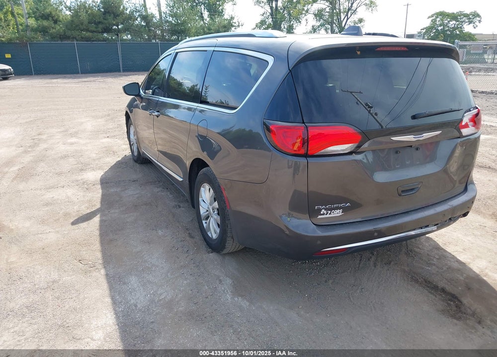 2018 CHRYSLER PACIFICA TOURING L VIN: 2C4RC1BG9JR233607